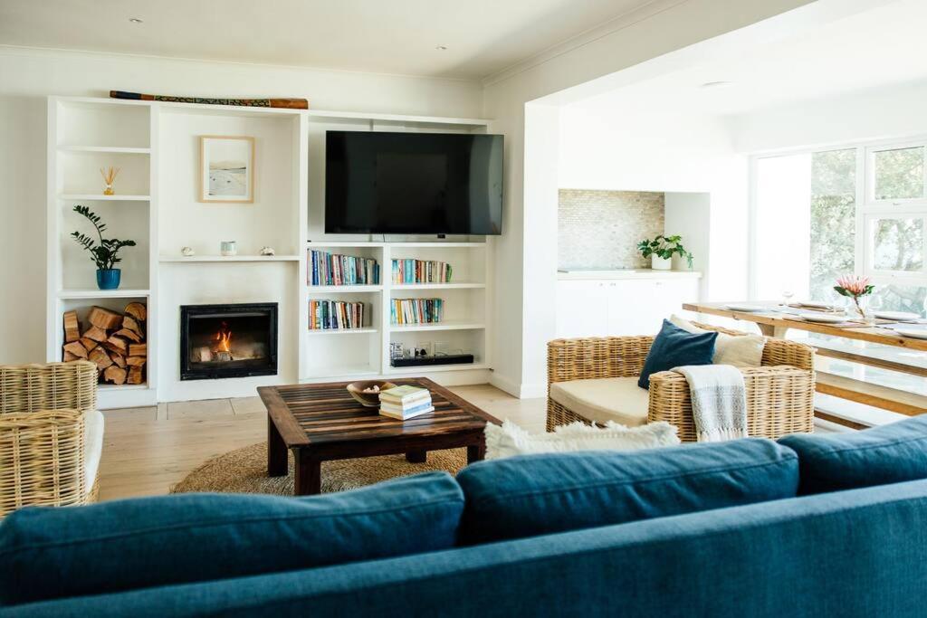 Villa Avisa - 4 Bedroom With Majestic Ocean Views *