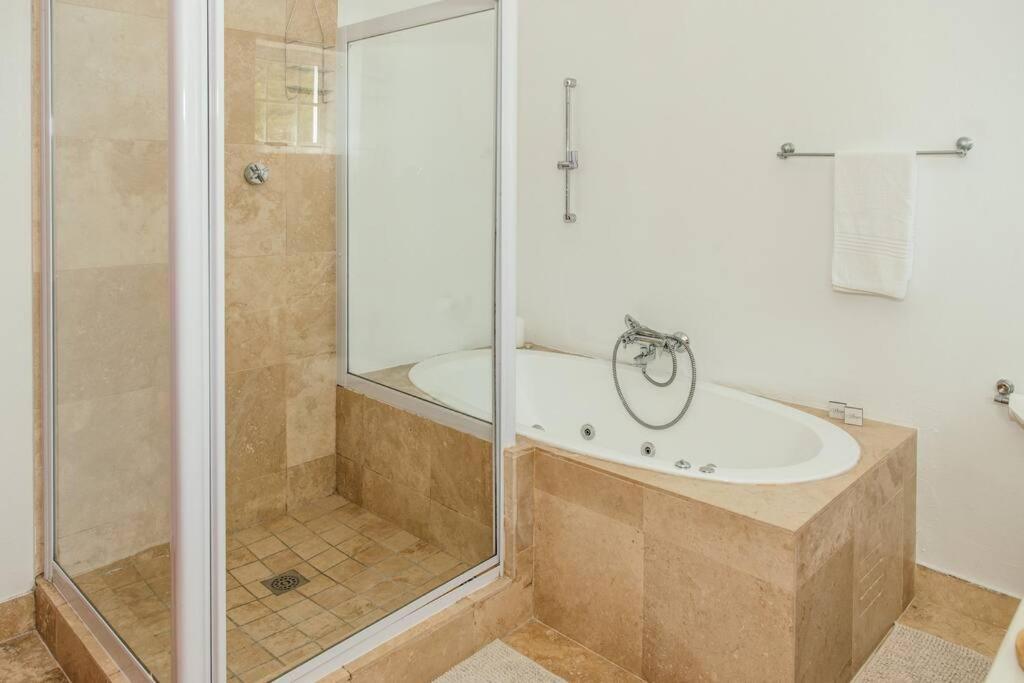 Avisa - 4 Bedroom With Majestic Ocean Views